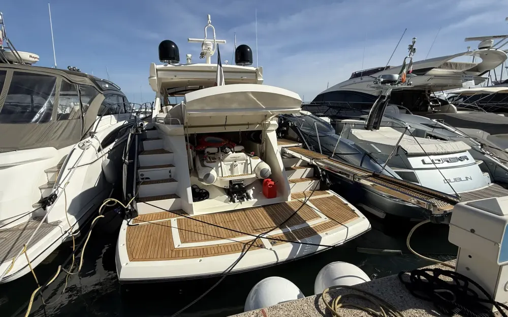 slider 1 Sunseeker Predator 60