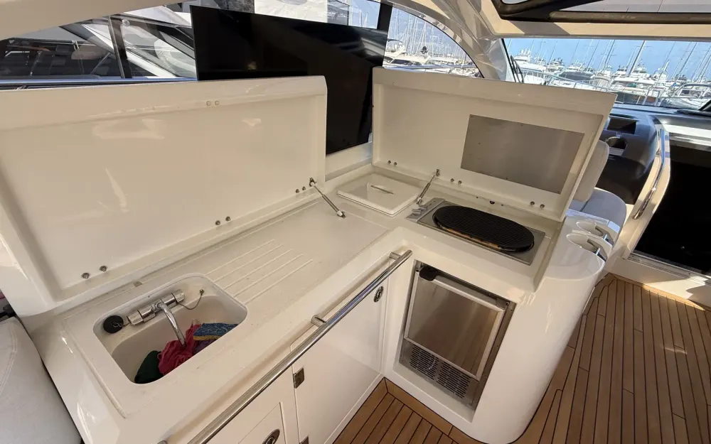 slider 32 Sunseeker Predator 60