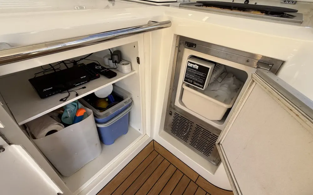 slider 33 Sunseeker Predator 60