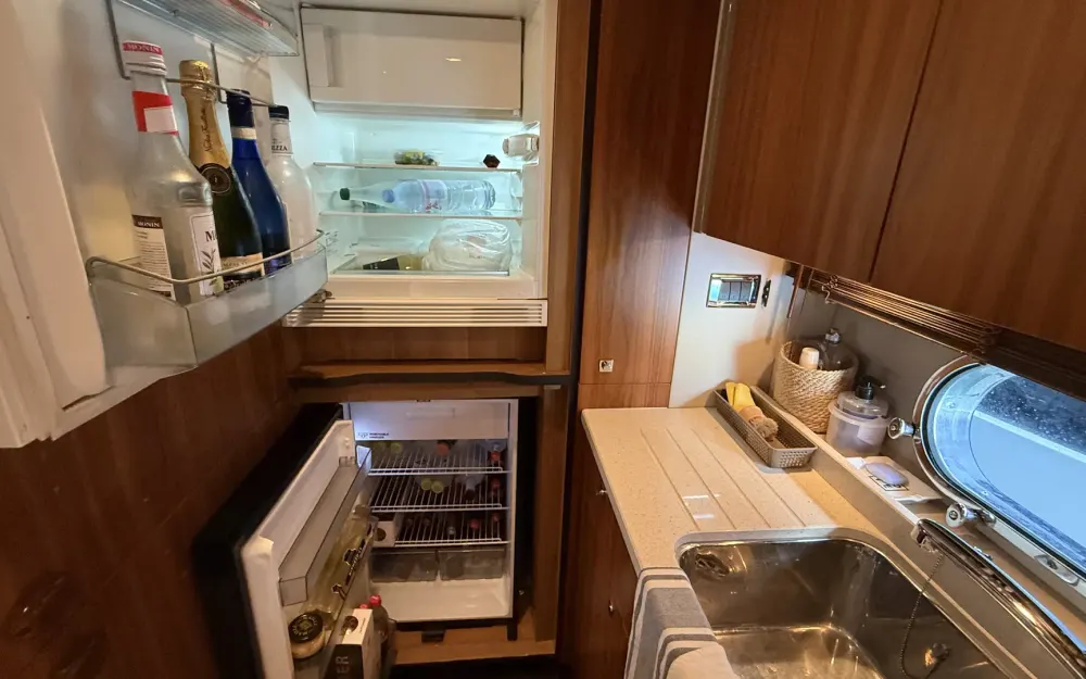 slider 39 Sunseeker Predator 60