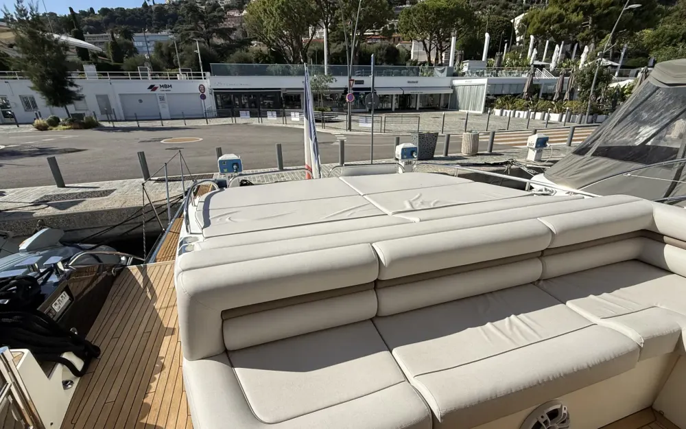 slider 4 Sunseeker Predator 60