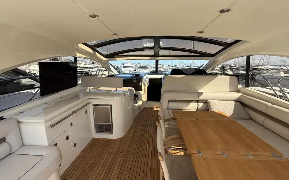 slider 5 Sunseeker Predator 60