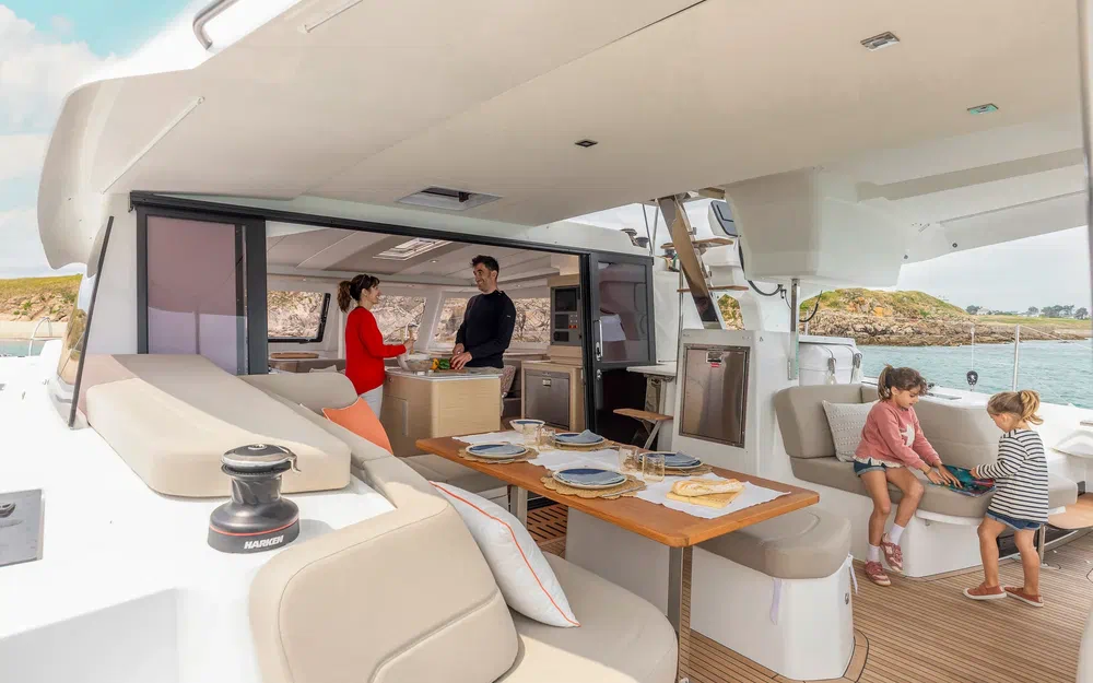 slider 37 Fountaine Pajot Lipari 41