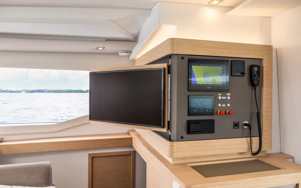 slider 43 Fountaine Pajot Lipari 41