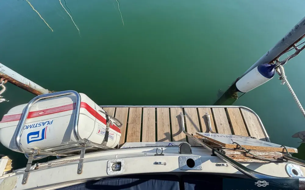 slider 21 Beneteau Antares 860