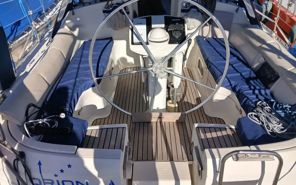 slider 1 Jeanneau Sun Odyssey 37
