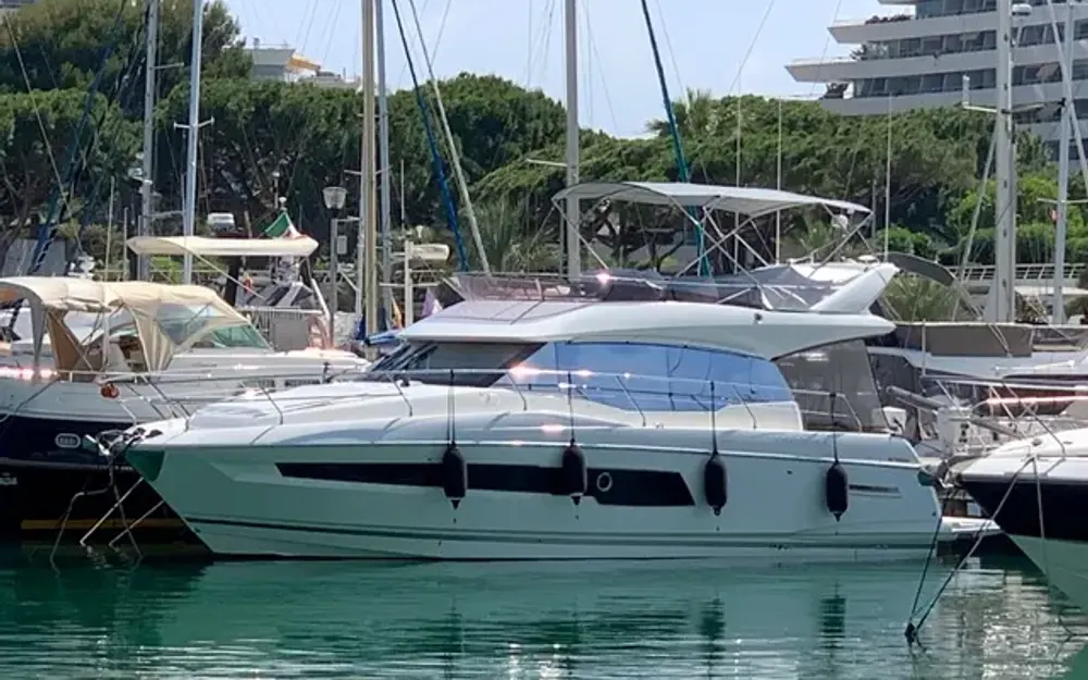 slider 1 Prestige Yachts Prestige 460 Fly