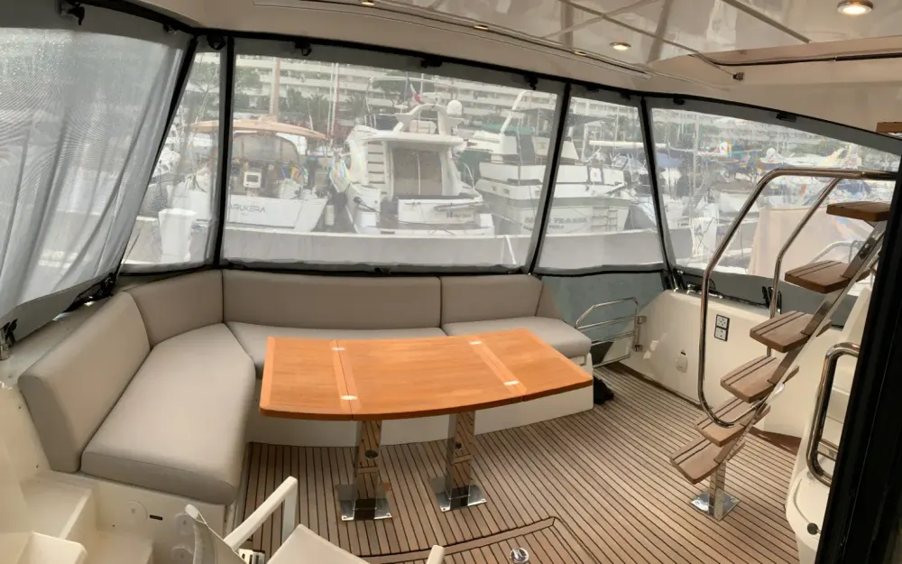 slider 3 Prestige Yachts Prestige 460 Fly