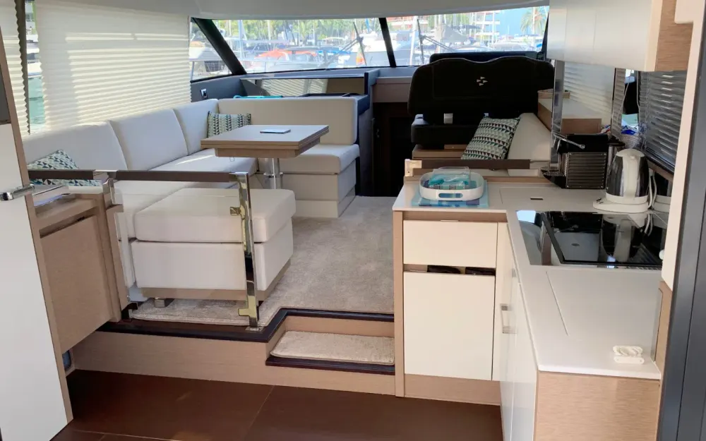 slider 5 Prestige Yachts Prestige 460 Fly