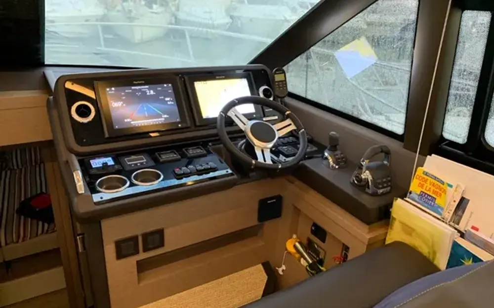 slider 6 Prestige Yachts Prestige 460 Fly