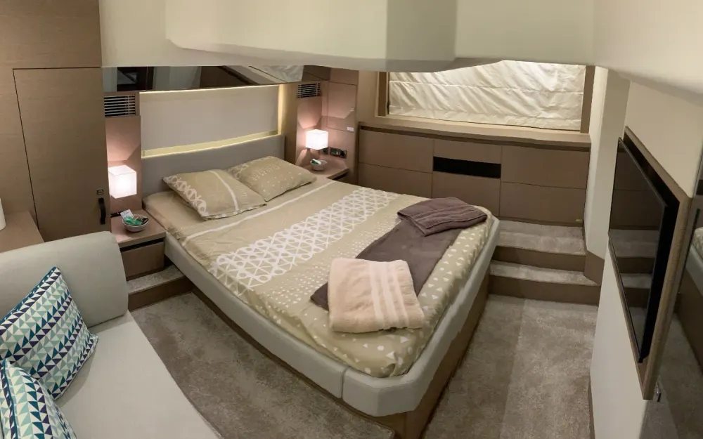 slider 8 Prestige Yachts Prestige 460 Fly