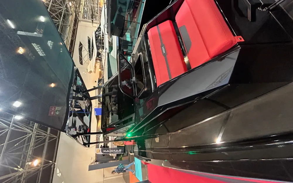 slider 10 Iron Boats 907