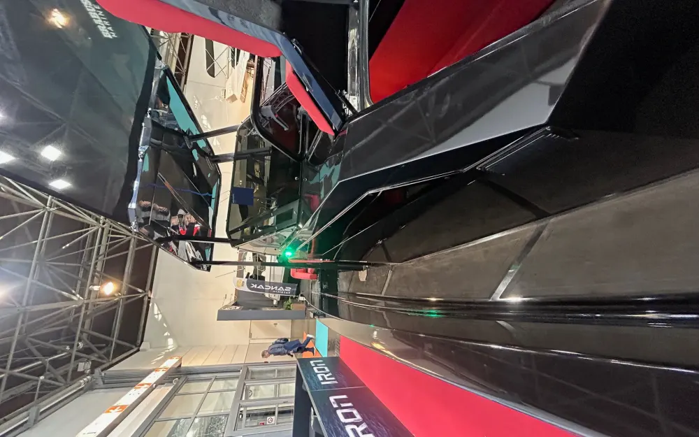 slider 12 Iron Boats 907