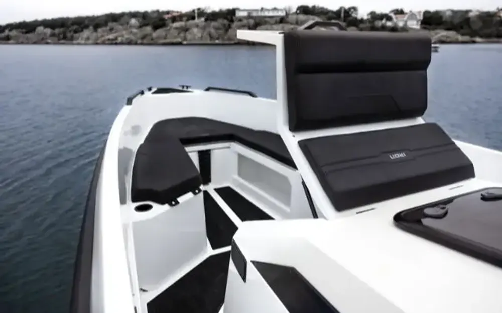 slider 8 Iron Boats 907