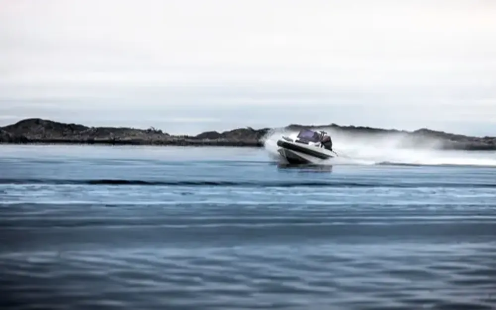 slider 3 Iron Boats 907
