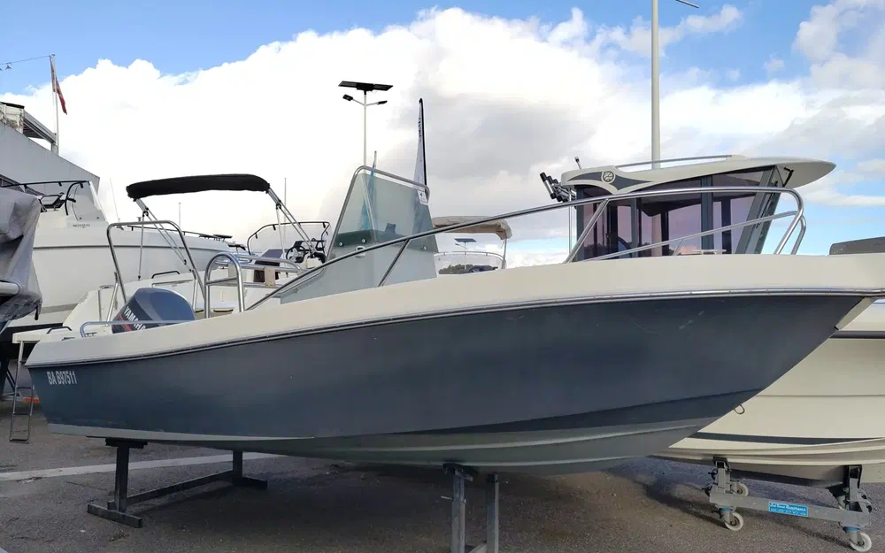 slider 1 Kelt White Shark 175