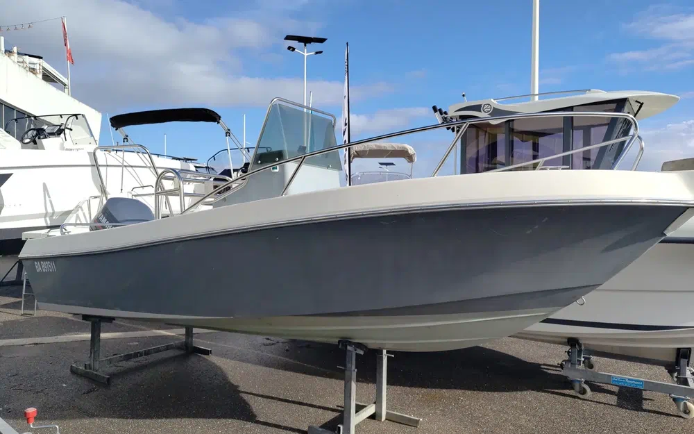 slider 0 Kelt White Shark 175