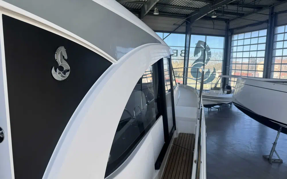 slider 14 Beneteau Antares 11