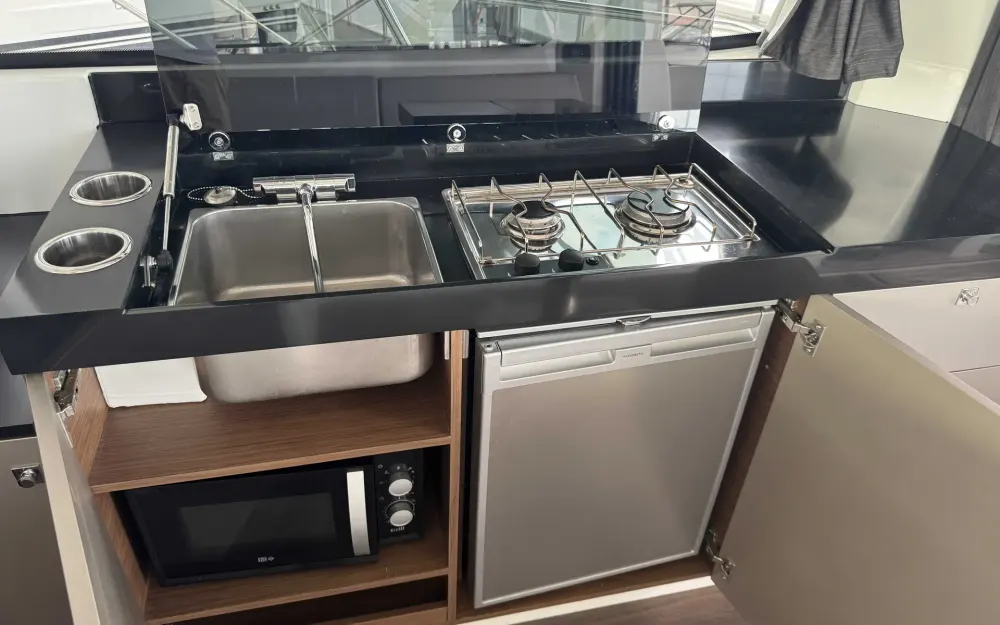 slider 14 Beneteau Antares 11 OB