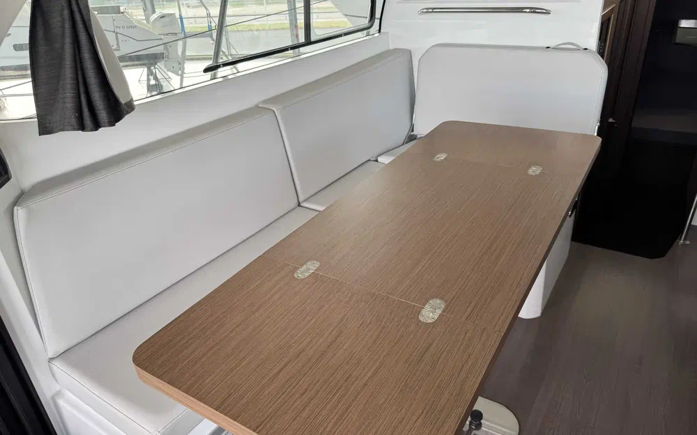 slider 17 Beneteau Antares 11