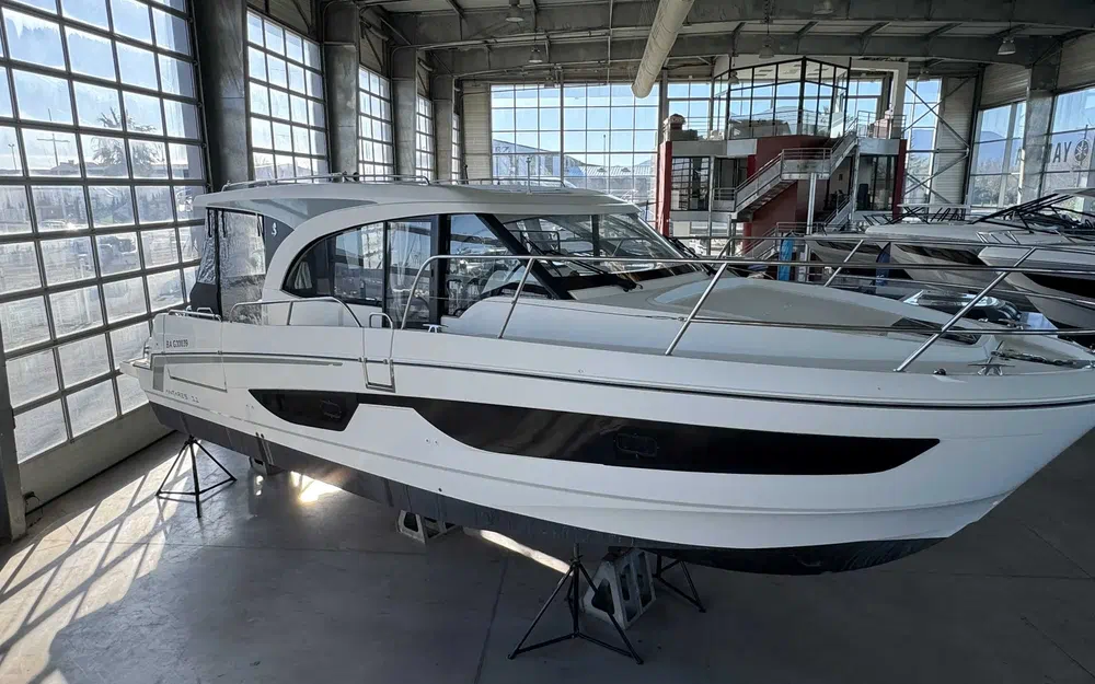 slider 1 Beneteau Antares 11