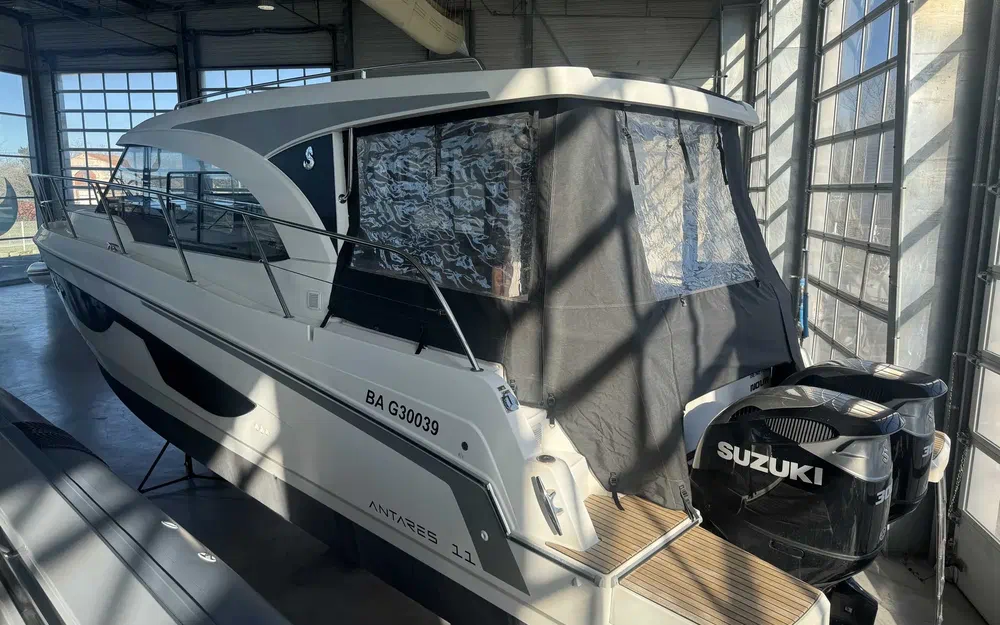 slider 2 Beneteau Antares 11