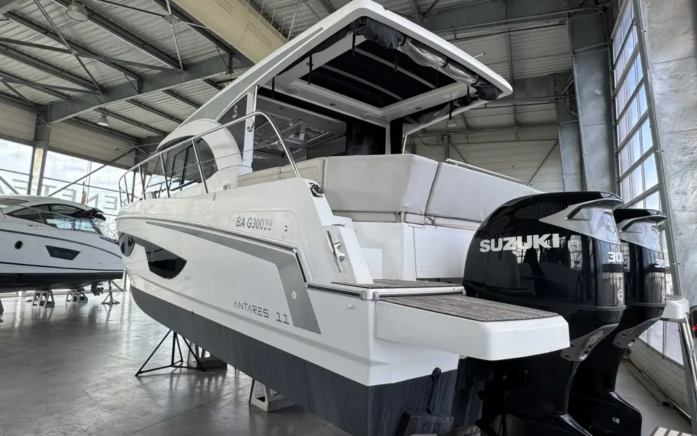 slider 2 Beneteau Antares 11 OB