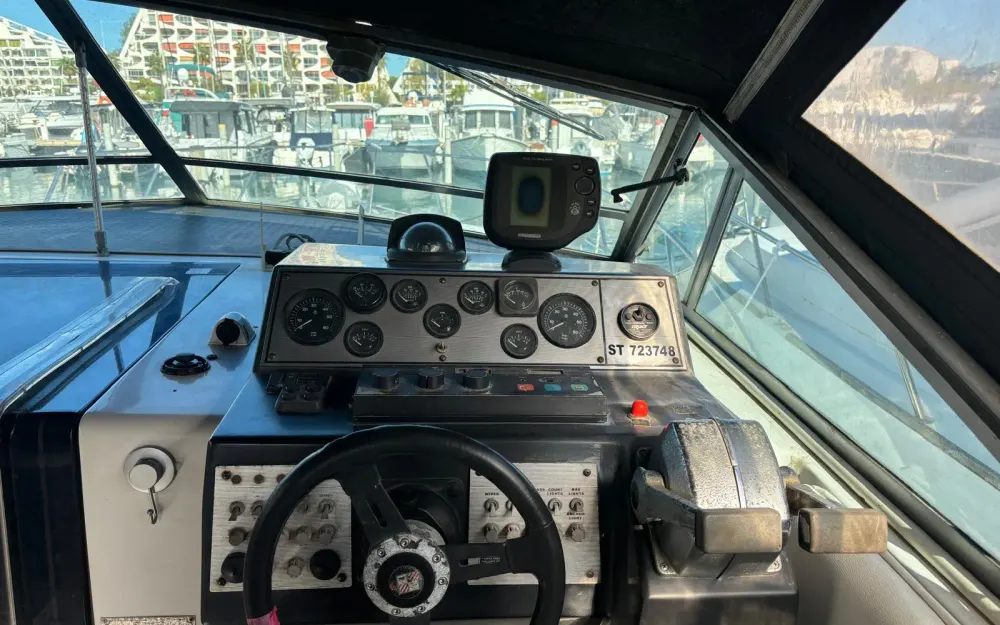 slider 20 Correct Craft Crusader V 8