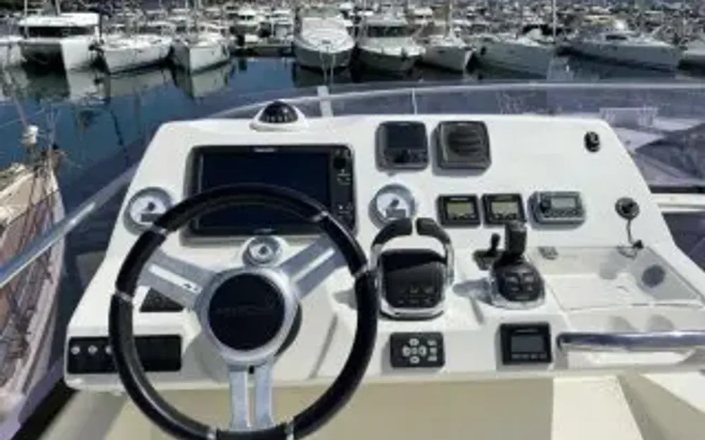 slider 4 Prestige Yachts Prestige 500 Fly