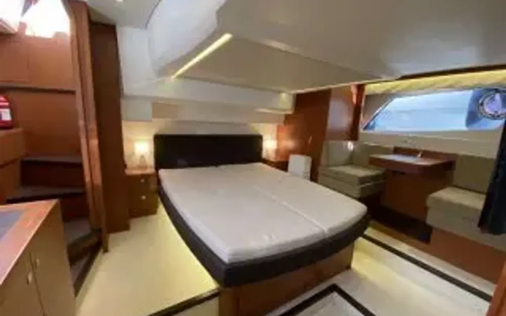 slider 5 Prestige Yachts Prestige 500 Fly
