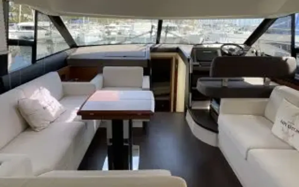 slider 8 Prestige Yachts Prestige 500 Fly