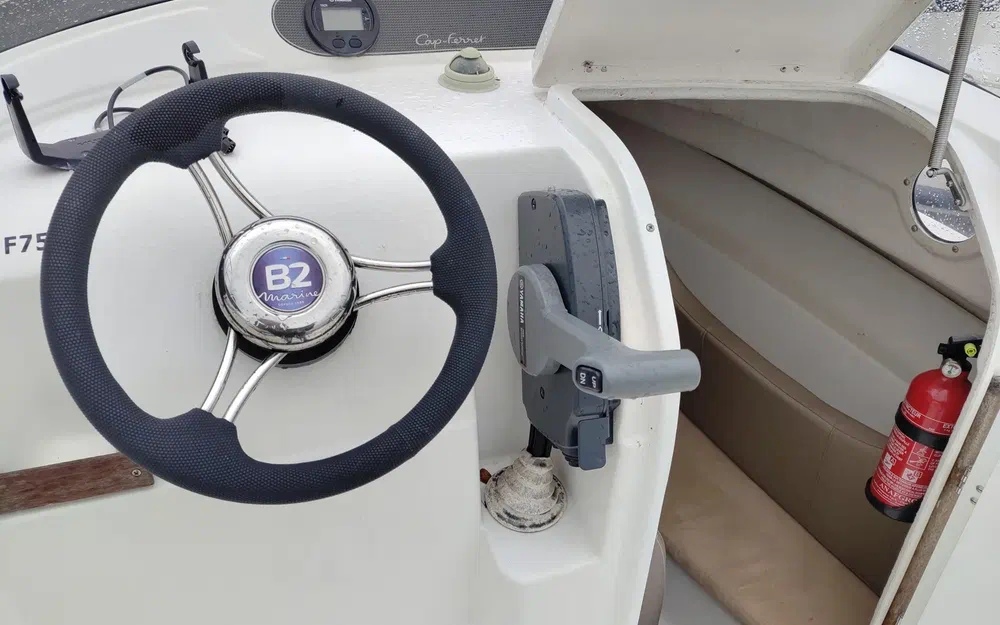 slider 1 B2 Marine Cap Ferret 522