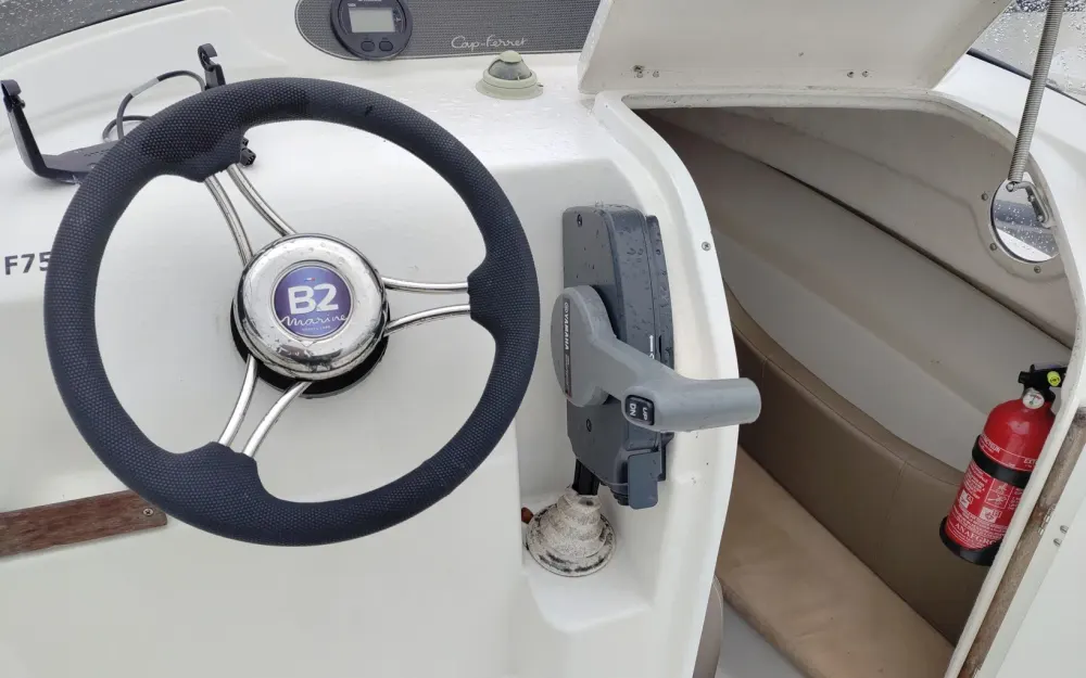 slider 1 B2 Marine Cap Ferret 522Cruiser