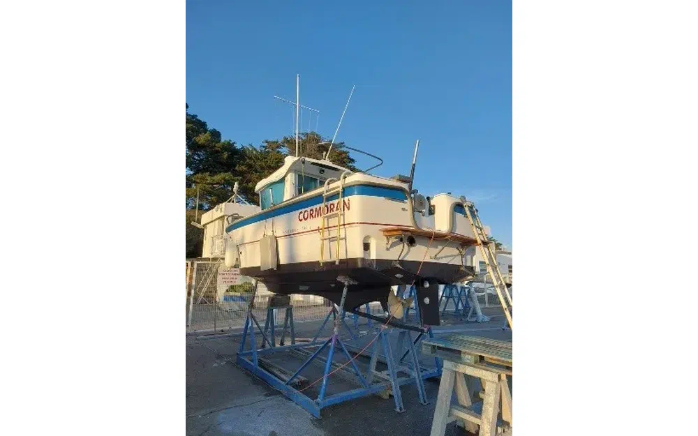 slider 3 Beneteau Antares 7 Fishing