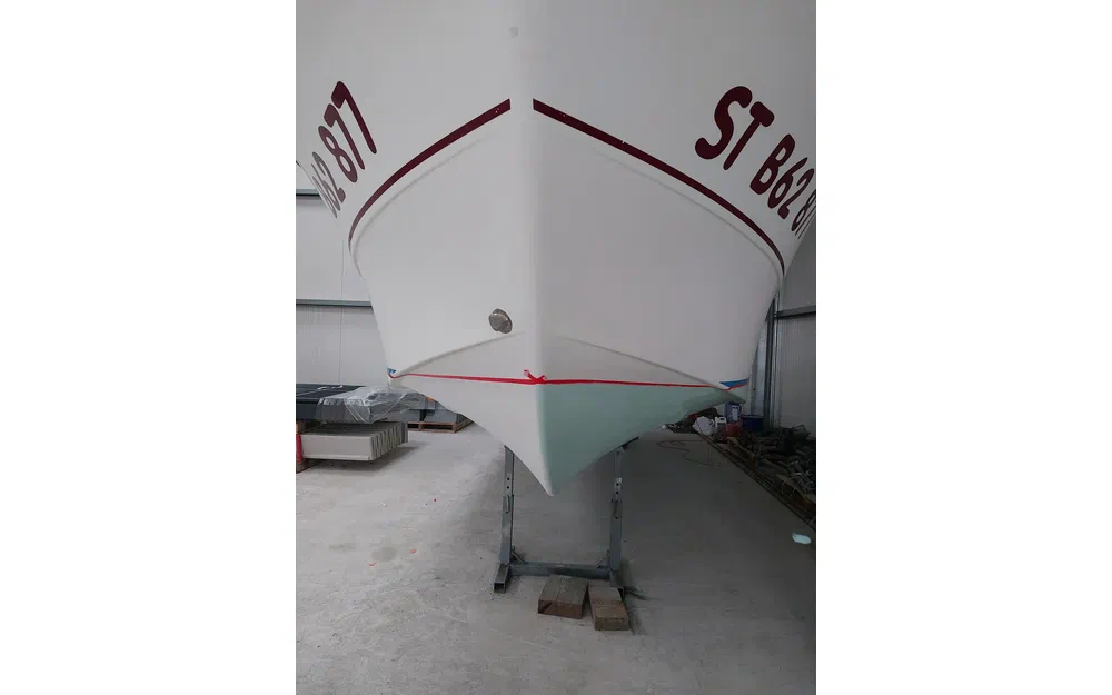 slider 4 Beneteau Antares 7 Fishing