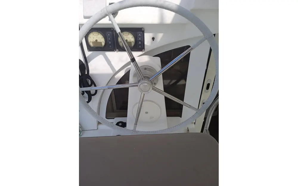 slider 5 Lagoon  380 S2