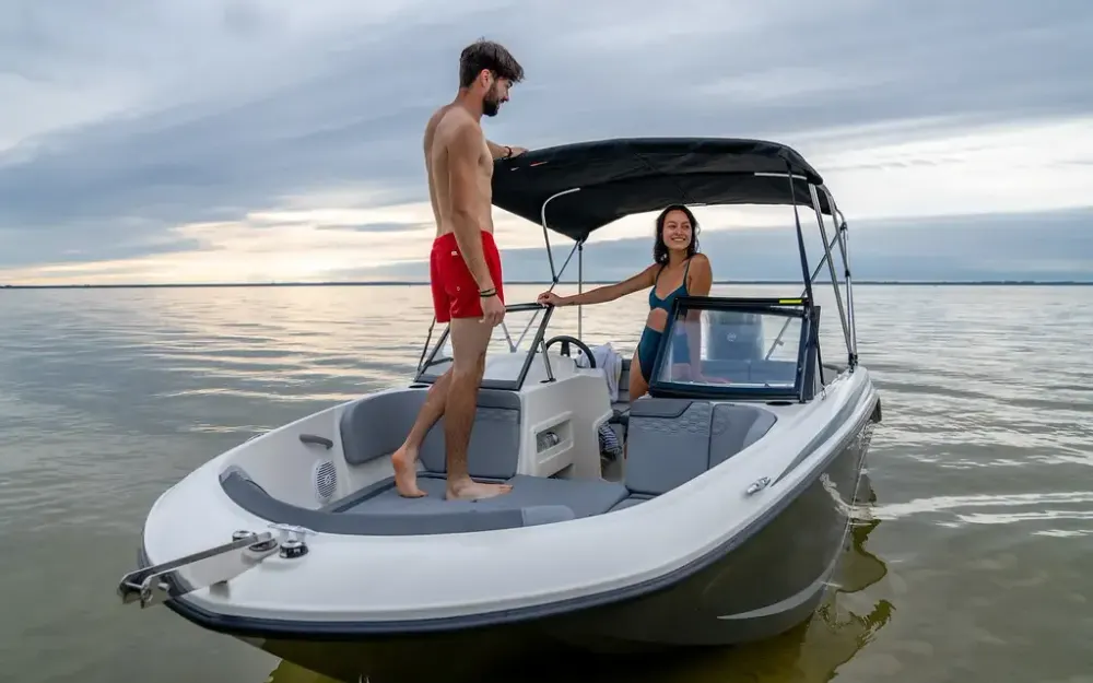 slider 4 Bayliner Element M17