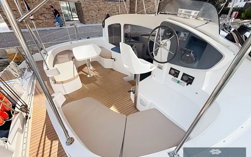 slider 11 Fountaine Pajot Lavezzi 40