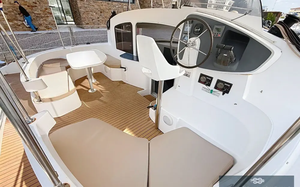slider 15 Fountaine Pajot Lavezzi 40