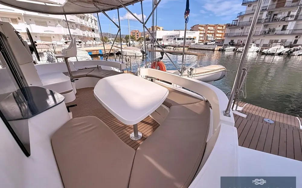 slider 18 Fountaine Pajot Lavezzi 40