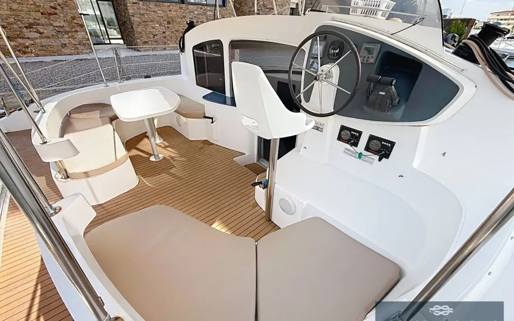 slider 19 Fountaine Pajot Lavezzi 40