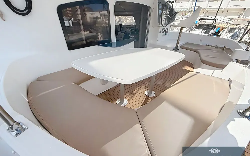 slider 23 Fountaine Pajot Lavezzi 40