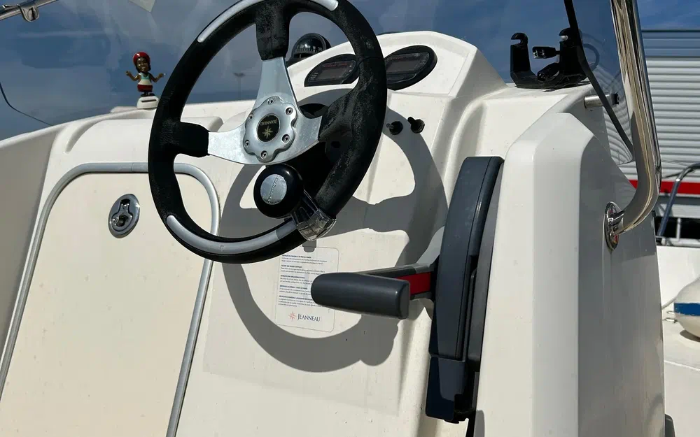 slider 6 Jeanneau Cap Camarat 505