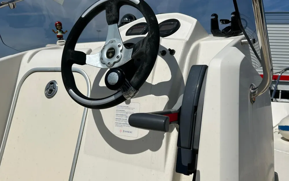 slider 6 Jeanneau Cap Camarat 505 Style