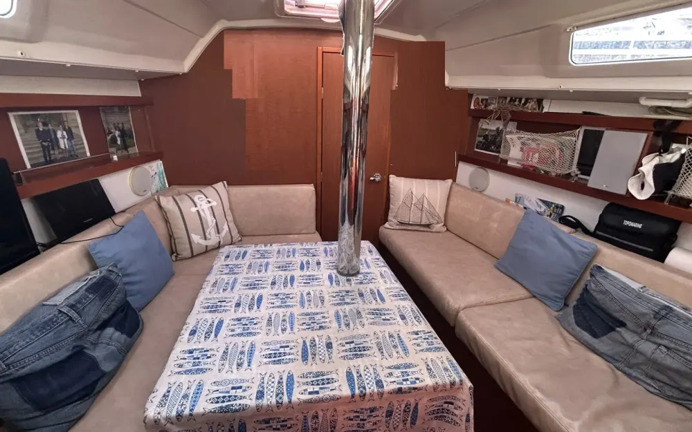 slider 3 Beneteau Oceanis 31 Dl