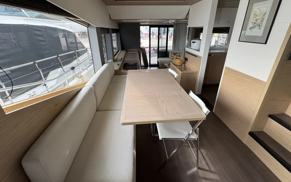 slider 13 Beneteau Grand Trawler 62