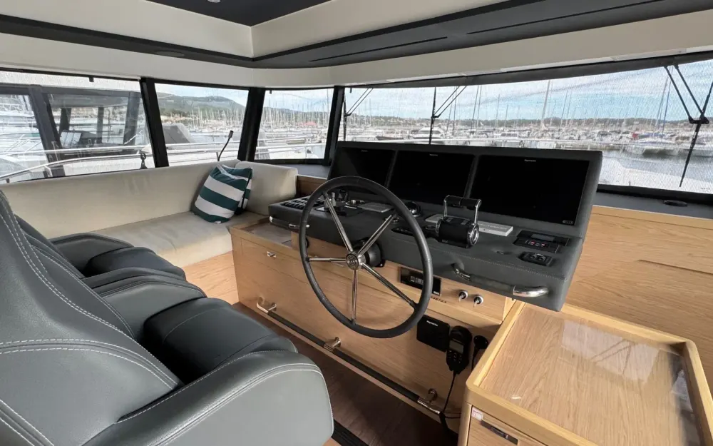 slider 15 Beneteau Grand Trawler 62