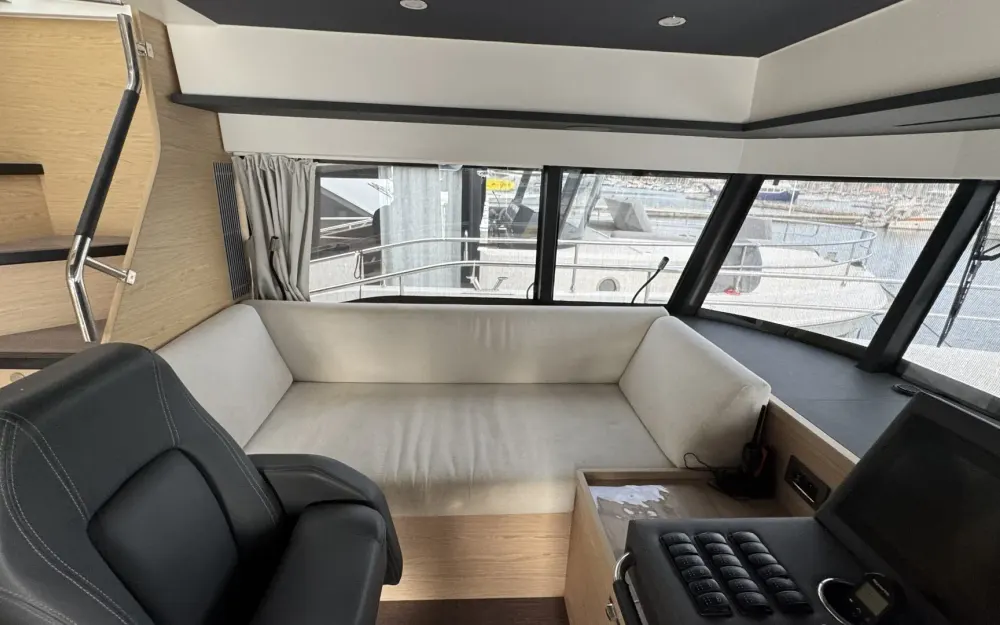 slider 17 Beneteau Grand Trawler 62