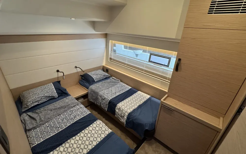 slider 18 Beneteau Grand Trawler 62