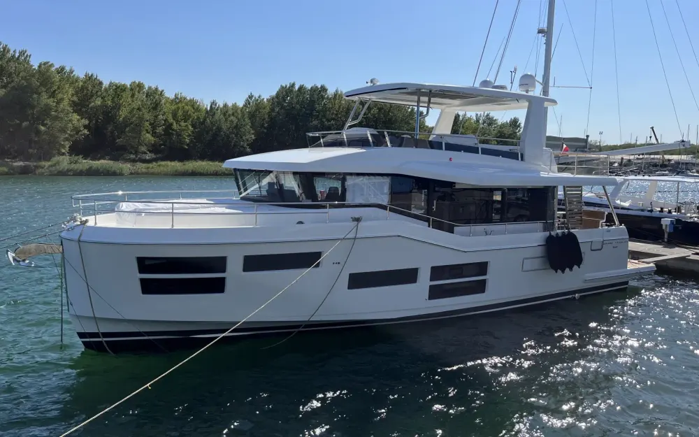 slider 1 Beneteau Grand Trawler 62